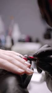 Apply white polish on the index finger. B665xhh04s8vkm