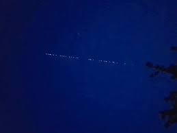 Les 60 premiers satellites de starlink forment un train défilant dans le ciel. Starlink Dans Le Ciel Lotois Medialot
