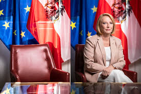 Doris bures, austrian member of the nationalrat. Demut Respekt Und Augenhohe Arbeit Wirtschaft
