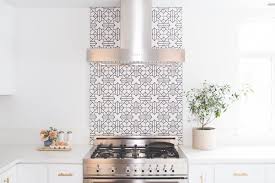 Looking For Ways To Highlight Your Hooded Range We Ve Rounded Up 10 Of Our Favorites On Unique Kitchen Backsplash Kitchen Spotlights Kitchen Backsplash Trends