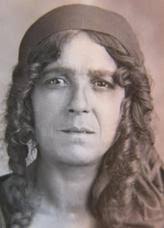 Bak dette piggtrådgjerdet bodde familien Josef