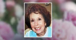 Lori Thayer's Instagram, Twitter & Facebook