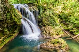 Situata in muntii rodnei, este una dintre cele mai frumoase cascade din romania si se numara printre cele mai mari cascade din tara noastra. Top 10 Cascade Din Romania Pe Care Trebuie SÄƒ Le Vezi