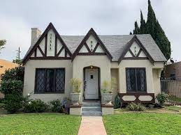 While some houses built prior to 1949 have foundation bolts, most craftsman and spanish style houses built in the 20's and 30's do not have bolts. Historic Districts Long Beach Heritage