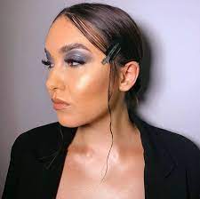 Capelli Effetto Bagnato Il Look Della Milano Fashion Week Capellistyle Capelli Tagli Di Capelli Milano Fashion Week