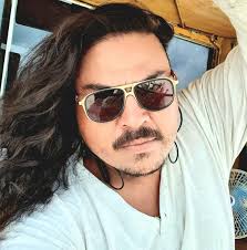 Vamos armar un play list chulo de salsa para rumbear empiezo yo mamá.  Siganle..