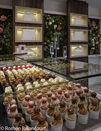 Nos 15 Meilleures Adresses Sucrees A Paris Elle Decoration Salon De The Paris Patisserie De Paris Boutique Patisserie