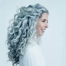 Ältere damen haben oftmals probleme, die richtigen. Frisuren 2020 Damen Grau Frisuren