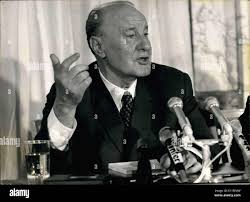 Kadár hi-res stock photography and images