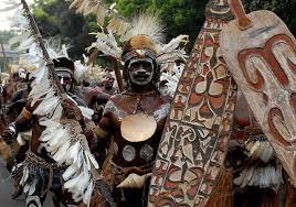 Suku yang terkenal dari papua adalah suku dani dan suku asmat. Tarian Adat Suku Asmat Adalah