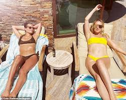 Good photos will be added to. Kate Hudson Shows Off Her Killer Abs In A Yellow Bikini While Sunbathing With Bff Sophie Lopez Latest Celebrity News