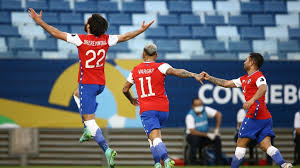 مباراة تشيلي وباراجواي اليوم والتي ستسعى بها منتخب تشيلي لتأكيد مكانها في ربع نهائي كوبا أمريكا يوم الجمعة من خلال موقع yalla live tv عندما تواجه باراجواي في مباراتها الأخيرة من دور المجموعات في تمام الساعة الثالثة صباحا بتوقيت. Hur9dhiwyb2ybm