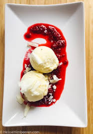 Selbstgemachtes Vanilleeis Mit Heissen Himbeeren Rezept Heisse Himbeeren Eis Mit Heissen Himbeeren Himbeeren