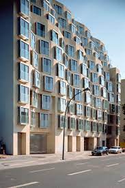 Hotel adlon, the american embassy or the dz bank, none of them have their own distinctive identity. Dz Bank Hines