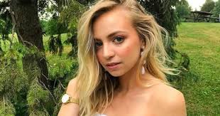 Ludivine Reding s'excuse après être montée sur scène avec un rappeur déjà  accusé de proxénétisme