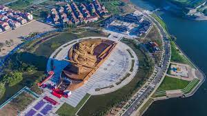 Statue representing the god of war was gathering the glimmers. Gigantic 1 320 Ton Sculpture Unveiled Of Chinese God Of War Guan Yu To Watch Over City