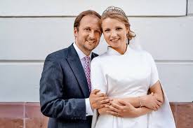 Sie spielt seit folge 5291 (22. Steigenberg Und Von Metzler Geben Sich Das Ja Wort