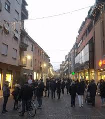 Il coprifuoco in lombardia «è necessario perché la situazione è esplosiva. Covid Da Oggi Il Coprifuoco E Spostato A Mezzanotte Ilsaronno