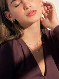 Laura Bold's Instagram, Twitter & Facebook