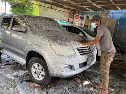 Cucian yang pertama adalah dengan kereta dicuci sendiri oleh pekerja kedai car wash 100%. Pengusaha Pusat Cuci Kereta Tarik Nafas Lega