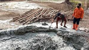 Check spelling or type a new query. Polisi Tutup Akses Lokasi Ke Semburan Lumpur Desa Cipanas Suara Jabar