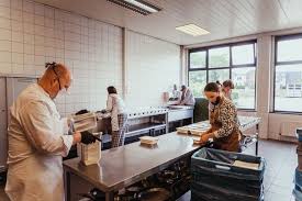 Ben weyts is een geboren en getogen beerselaar en de trotse vader van gust en floor. Feed The Nurses 3 600 Maaltijden En 600 Liter Soep Voor Personeel Aalsterse Ziekenhuizen En Woonzorgcentra Aalst Hln Be