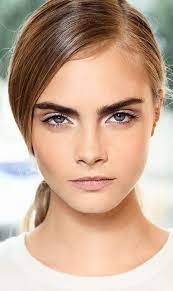 Cara Delevingne Maquillage Cheveux Nuance De Blond Coiffure Maquillage