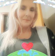 Donna Maclachlan's Instagram, Twitter & Facebook