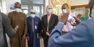 Ses recherches sur la chloroquine l'ont propulsé sur le devant de la scène médiatique lors de l'épidémie de coronavirus. Senegal Ce Que Didier Raoult Est Venu Faire A Dakar Jeune Afrique