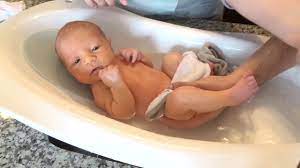 The first few times you give your new baby a bath can be a bit tricky, but you'll soon be a pro. Newborn Baby S First Bath At Home Youtube
