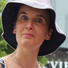 Smiley želi revoluciju, ali ne i na Twitteru, Facebooku te jubitou