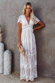 Le buste se noue dans le dos. Robe Boheme Longue Dentelle Miss Boheme