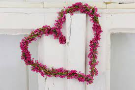 Der mann, das kind, der professor, der mensch, die tur, die universitat, der funke, das herz, der aspirant, der zeuge, die zeitung, das buch, das band, der erbe, der astronom, der staat, das planet. Diy Kranz Aus Erika Heidekraut In Herzform Binden Susse Herbstdeko