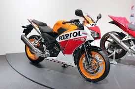 Pembayaran mudah, pengiriman cepat & bisa cicil 0%. 2016 Cbr300r Review Specs Vs R3 Ninja 300 Comparison Honda Pro Kevin Honda Honda Cbr250r Sport Bikes