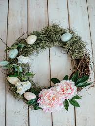 Be it easter bunny wreaths, mesh wreaths or traditional spring wreaths, you will find all types of door wreaths in this collection. Easy Easter Egg Wreath How To Make Hallstrom Home