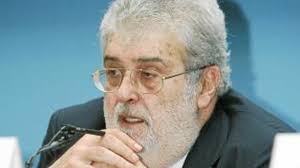 Lara pide perseguir a los piratas informáticos y no a los internautas