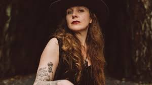 Track Premiere: Sarah King “When It All Goes Down ...