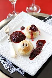 Puff Pastry Ravioli With Gingersnap Mascarpone Marionberry Sauce