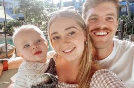 Alyssa Jane was 19 and pregnant when she joined Tinder.