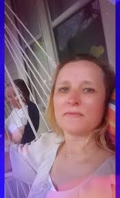 Using hammock swing as living room furniture