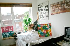 So if there is a person in your life who can make you smile at your worst, keep them around as long as you can. 101 Compliments That Will Make People Smile Thought Catalog