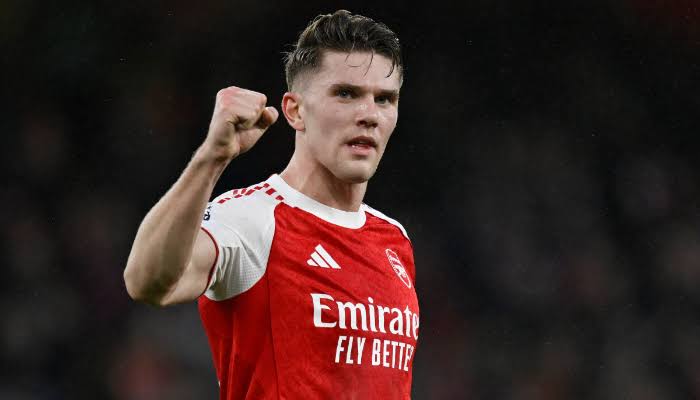 Arsenal Edge Closer to Title Glory