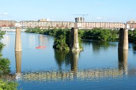 Umgehe die warteschlangen an berühmten sehenswürdigkeiten und komme schneller ans ziel. Pfluger Pedestrian Bridge Austin Mapio Net