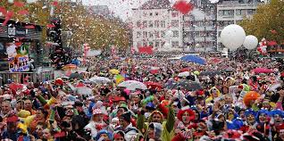 Along the rhine every town has a prinz and prinzessin (prince and princess) who command a uniformed guard, the prinzengarde (prince's garde), the biggest and zaniest rhine karneval and for that matter, in all of europe, is held in köln (cologne), germany's oldest city where the karneval is annually synthesized into a vivacious work of art. Karneval In Koln So Lief Der Sessionsauftakt Am Sonntag Kolner Stadt Anzeiger