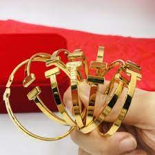 Beberapa model gelang emas yang kerapkali ditampilkan oleh perhiasan gelang di pasaran adalah model gelang emas rantai, model gelang emas bangle (kaku), model gelang emas charm bracelet. Gelang Emas Is Rated The Best In 06 2021 Beecost