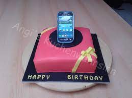 Eine leckere torte mit mandelfüllung und marzipan für die geburt oder die taufe. Handy Cake Handy Torte Happy Birthday Torte Birthday