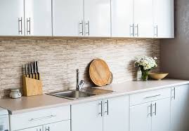 use knobs or pulls on kitchen cabinets