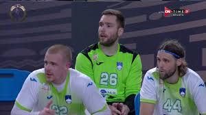 ركلة جزاء لصالح منتخب الدنمارك بعد تدخل قوي من باولوس اراجوري على المنافس داخل بناءً على طلب لاعبي الفريقين ، وافق الاتحاد الأوروبي لكرة القدم على استئناف المباراة. Ø³ØªØ§Ø¯ Ø§Ù„ÙŠØ¯ Ø£ÙŠÙ…Ù† ØµÙ„Ø§Ø­ ÙŠØ¹Ù„Ù‚ Ø¹Ù„Ù‰ ØªØ£Ù„Ù‚ Ø­Ø§Ø±Ø³ Ù…Ø±Ù…Ù‰ Ø³Ù„ÙˆÙÙŠÙ†ÙŠØ§ Ø£Ù…Ø§Ù… Ø§Ù„Ù…Ù†ØªØ®Ø¨ Ø§Ù„Ù…ØµØ±ÙŠ Youtube