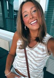 Kelsey Hamlin's Instagram, Twitter & Facebook