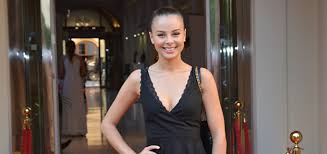 Join facebook to connect with monika bagarova and others you may know. Bohyne Monika Bagarova Posazena Ve Zlatem Trunu Momentka Z Nataceni Videoklipu Odhalila Vic Nez Se Cekalo Ctidoma Cz
